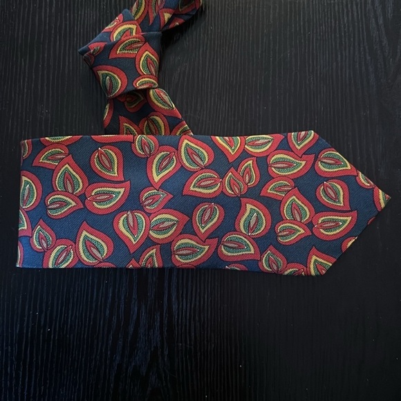 Burberry Silk Printed Vintage Tie - Picture 2 of 11